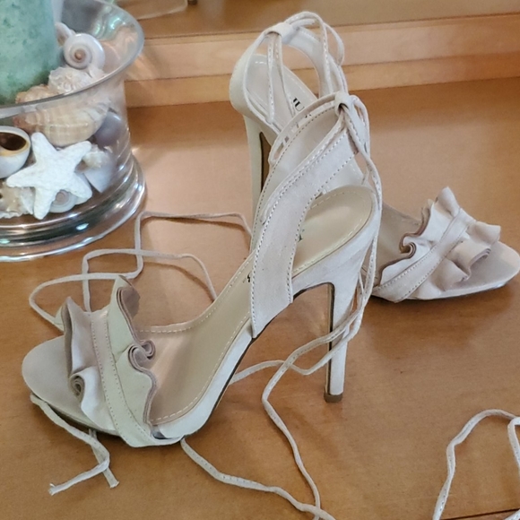 4in heels - Picture 2 of 2